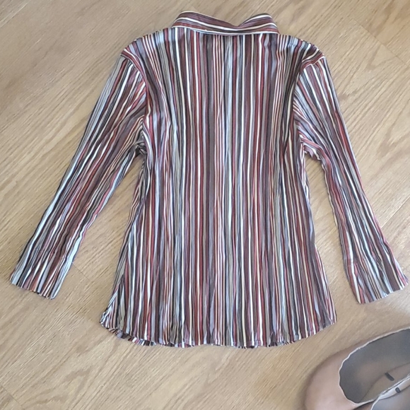 Beautiful striped button down - Picture 5 of 6